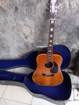 Gitar akustik merk Tomson tahun 1990