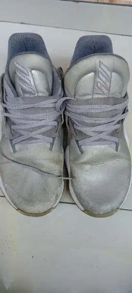 Sepatu Running Basketball Adidas