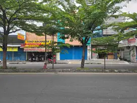 Ruko Super Strategus di Jalan Yos Sudarso Kratonan Solo