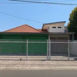 Sewa Ruko Ngagel, Surabaya - Strategis Pinggir Raya Parking Area Luas
