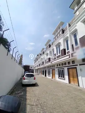 TOWNHOUSE JALAN LETDA SUJONO KOMPLEK MENTARI GREENWICH (JUNIADI)