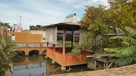 Rumah 2 Lantai Dengan Kolam Ikan Bonus Kebun Duren Dan Kebun Sayur