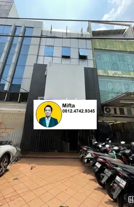 191. Disewa Ruko Super Strategis 3 Lantai + Rooftop di Panglima Polim