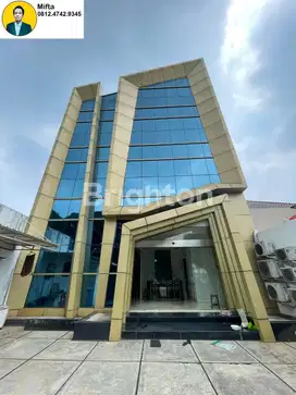 205. Disewakan Gedung Kantor Kemang Strategis 3.5 Lantai – Akses Tol