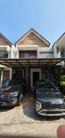 Dijual Cepat Rumah 2 Lantai Semi Furnish di Lippo Cikarang, 1.7 Miliar