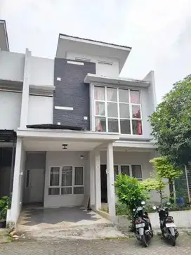 Rumah cantik Palm Estate Pondok Kelapa