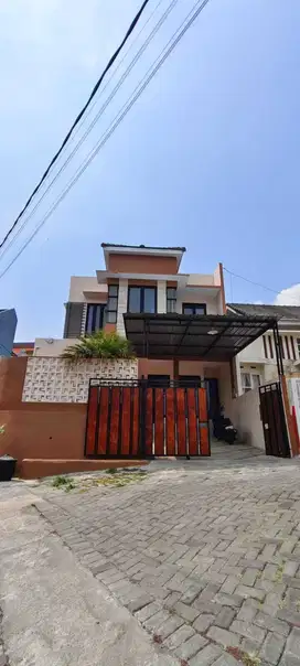 Rumah Villa Plus Perabot Tengah Kota Batu