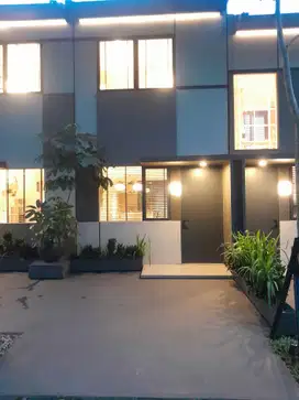 Rumah 2 lantai 2 kamar 500jtan lippo cikarang