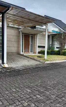 Rumah di Kota Baru Parahyangan Bandung Barat, Modern Minimalis