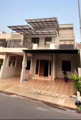 Kencana Loka BSD City 6+1 Kamar Tidur 3 Lantai Rapih Full Renovasi SHM