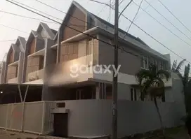 JUAL RUMAH NEW MEWAH MANYAR TIRTOYOSO