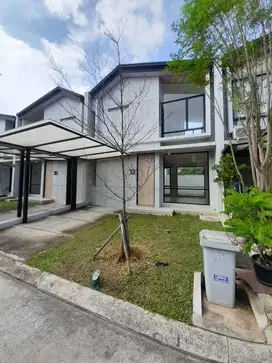 Rumah luas 3 kamar3 kamar mandi siap huni lippo cikarang