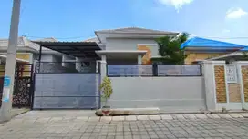 Rumah minimalis dengan kolam renang di kota Mataram