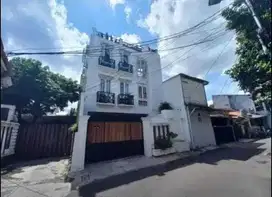 Dijual rumah 4 lt Pejaten Jakarta selatan