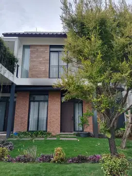 Dijual Rumah di Kota Baru Parahyangan Bandung,Masih Baru Furnished