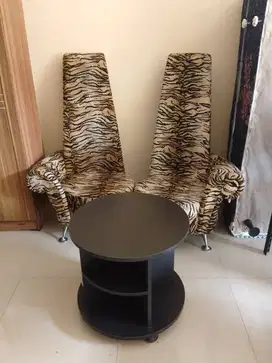1 set Kursi motif tiger + Coffee table.
