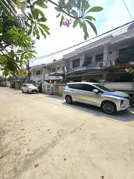 Rumah DIjual Cempaka Putih. Ada KOST AKTIF, Komplek, Jalan 3 Mobil