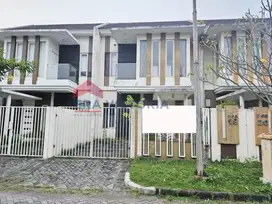 Rumah 2lantai full furnished dengan pemandangan gunung di Lawang