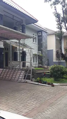 Dijual Rumah Mewah di Kota Baru Parahyangan Bandung, View Danau