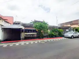 tanah luas dekat masjid agung pasar kliwon Solo