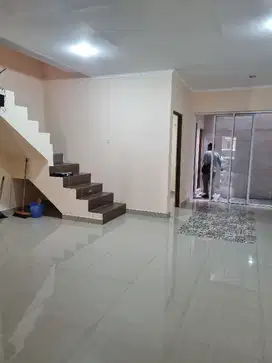 Disewakan rumah cantik siap huni di citra gran cibubur  akses tol 200m