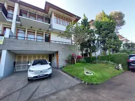 Rumah 3 Tingkat di Setraduta Green Terrace Bandung