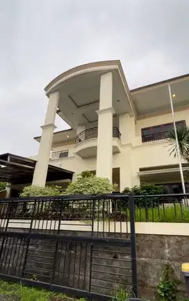 DISEWAKAN RUMAH MEWAH PALM HILL SEMARANG