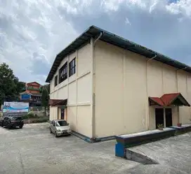 DILELANG Gedung Olahraga 2 lantai bagus MURAH di Jl. Giri Hiang