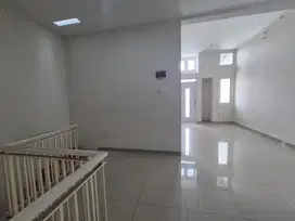 Rumah Cantik Dan Terawat Lokasi Diarea Kota Baru Parahyangan, Bandung