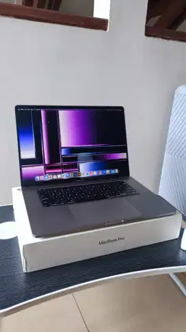 Macbook Pro 2019 i9/16/1TB dual VGA Like New