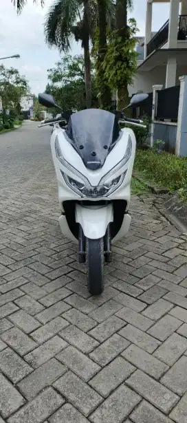 Jual : Honda PCX ' 2020 putih.