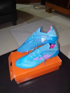 Sepatu bola Adidas X Speedflow size 44 (28 cm)