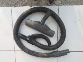 Selang dan nozzle vacum cleaner merk Hitachi
