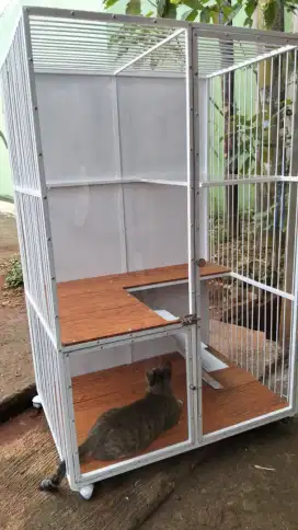 Kandang kucing tingkat