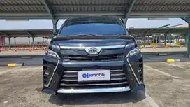 TDP 14JT Toyota Voxy 2.0 Bensin-AT Hitam 2017