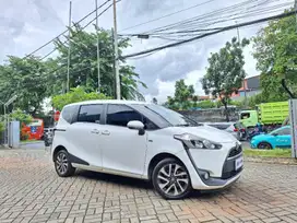 TDP Rendah Toyota Sienta 1.5 V Bensin-MT 2017 Hitam CKMVB