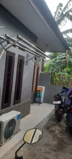 DI JUAL RUMAH DEKAT STASIUN DEPOK BARU LANTAI GRANIT AC KITCHEN SET
