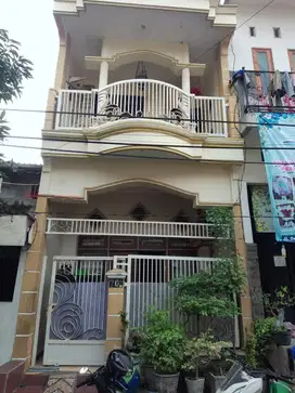 Dijual Rumah Tingkat Bagus tembok dukuh