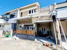 Rumah Sewa Bagus 2 Lt Modern Cluster Dekat Exit Tol Klodran