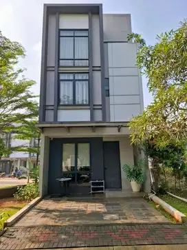 Rumah Semi Komersil ! Cuma 5 menit ke Stasiun KRL dan Pintu Tol BSD