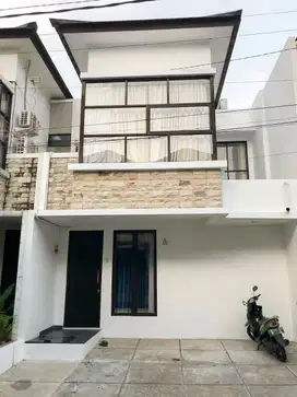 Disewakan Rumah 2 Lantai di Cluster The Villa's By Rumah Chinida