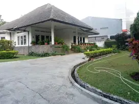 Sewa Rumah belanda antik sayap dago dekat Unpad bandung