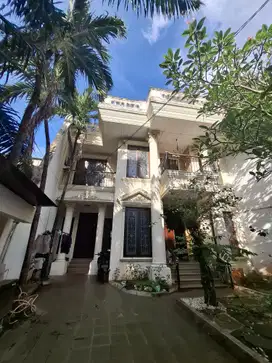Disewa Rumah  2 1/2 lt bisa Kantor di Area  Premium Menteng JakPu