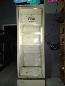 Showcase modena 390 liter