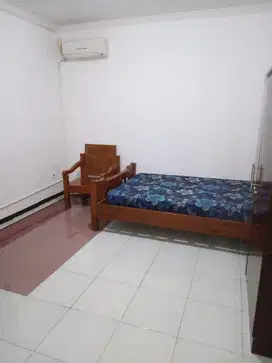 Kos AC, kmr mandi dlm, Cipinang