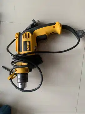 Dijual 2 Unit Bor Impact DEWALT 650W – Chuck 13 mm, Corded
