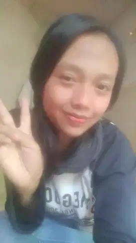 Cari kerja apa aja. Pengalaman berdagang, Art, sma baby sister.