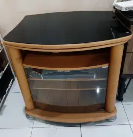 Bufet TV meja kaca