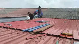 Perbaikan atap bocor dinding retak renovasi rumah pasang baja ringan