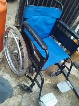 Kursi roda bekas